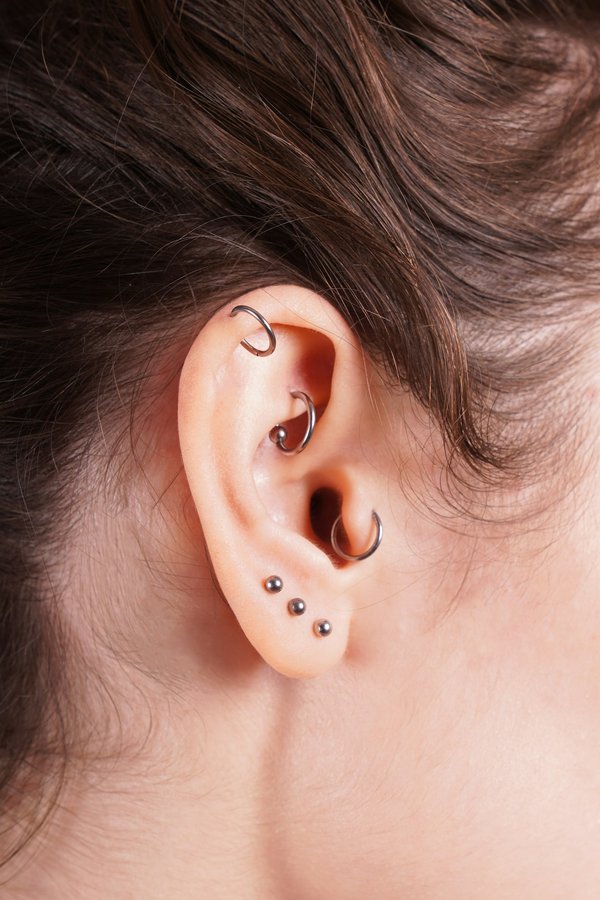 Piercing lobe : comment assurer la cicatrisation de votre bijou ?